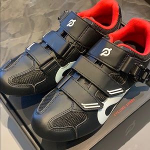 Peleton spin shoes size 40 with cleats attached